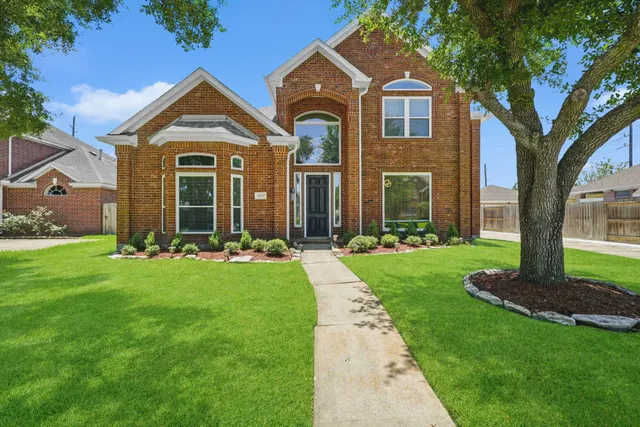 Popular Kingsbridge Place Real Estate