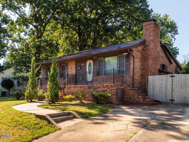 Popular Windsor Heights Real Estate