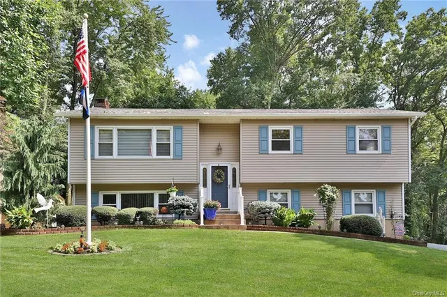 6 Five Oaks Lane, Valley Cottage NY 10989
