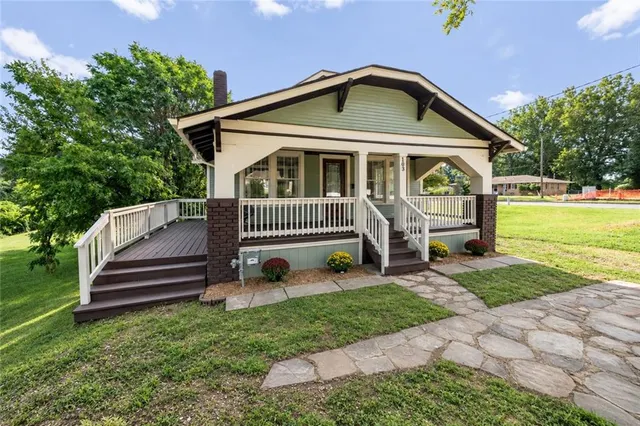 Popular Pendleton Homestead Real Estate