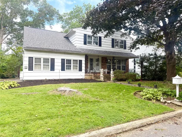 Popular Wilmot Woods Real Estate