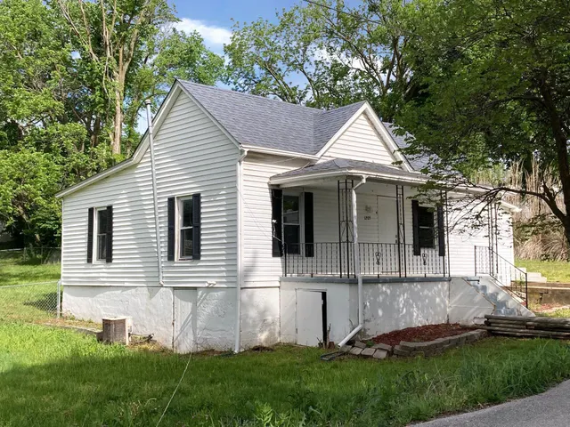 Cheap CENTERTOWN Real Estate