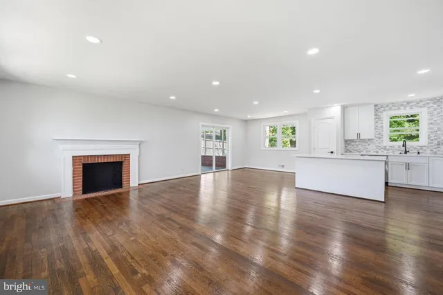 Expensive Barnaby Manor Oaks Real Estate