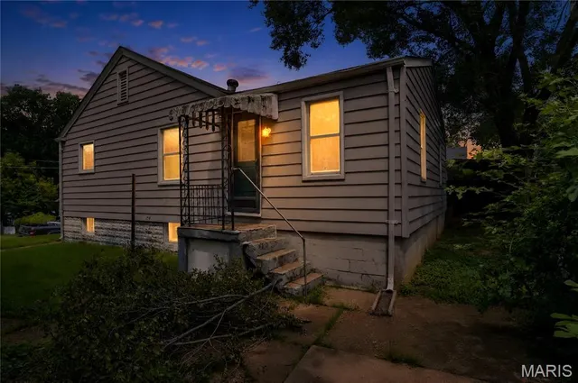 Popular Spring Ave Heights Real Estate