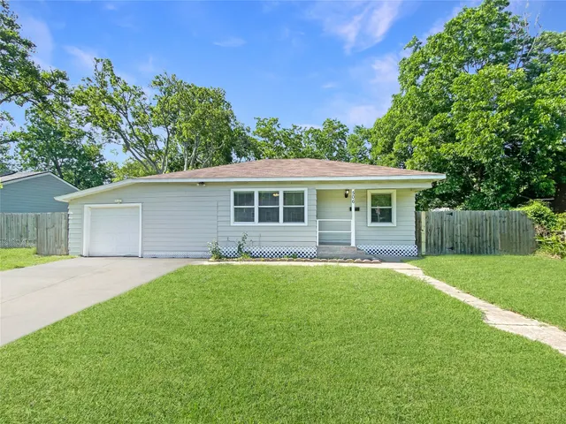 Cheap La Marque Real Estate