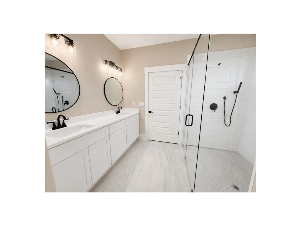 Listing Thumbnail Image 22