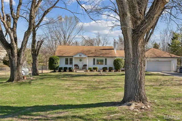 Popular Charbonier Acres Real Estate