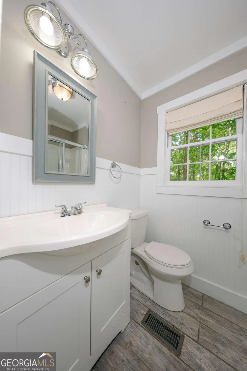 Listing Thumbnail Image 23