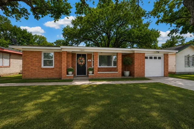 Popular Wayside Place 3 Real Estate