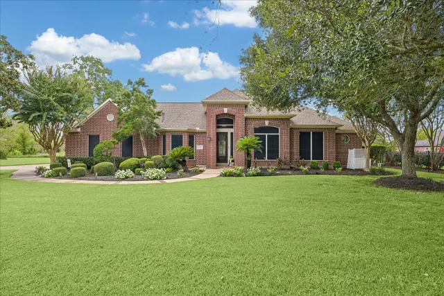 Popular Pine Hollow Estates Real Estate