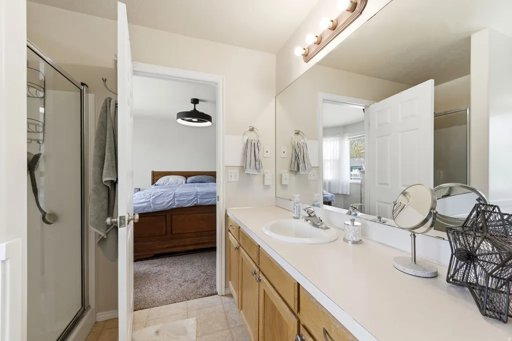 Listing Thumbnail Image 16