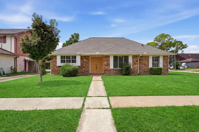 Popular Sage Glen Sec 01 Real Estate