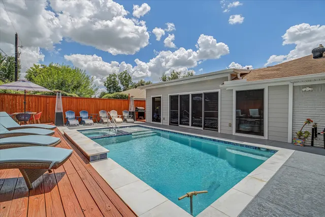Popular Lazybrook Sec 09 Real Estate