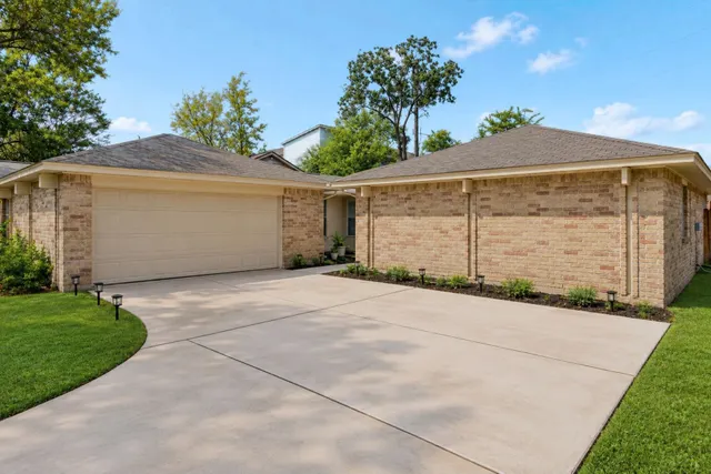 Popular Oak Cliff Place Sec 02 Real Estate