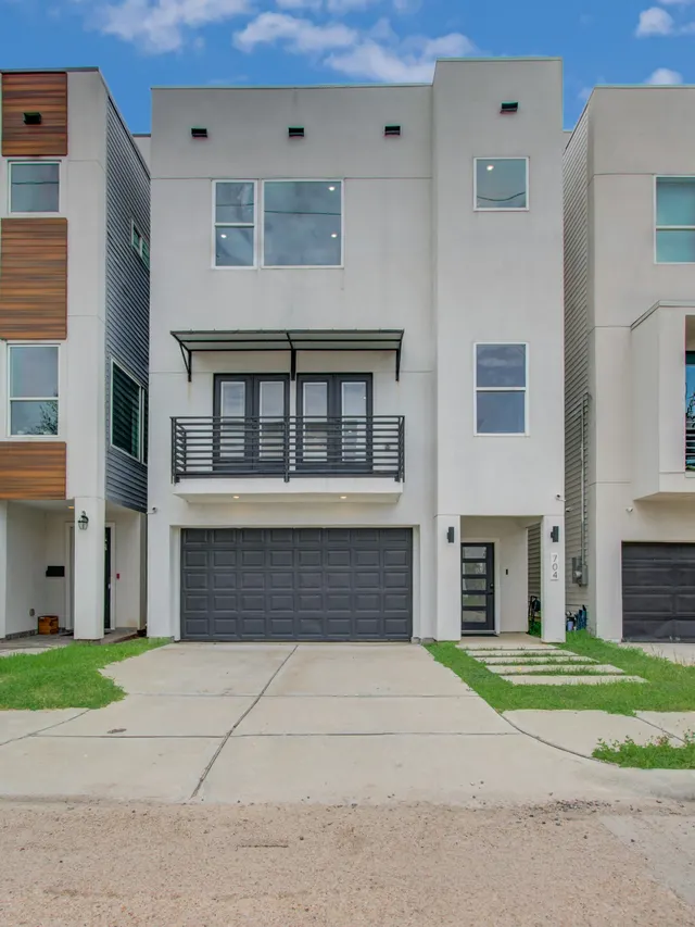 Popular Baer Street Xing Real Estate