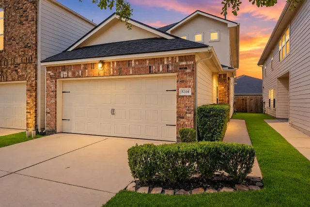 Expensive BAMMEL TRACE Real Estate