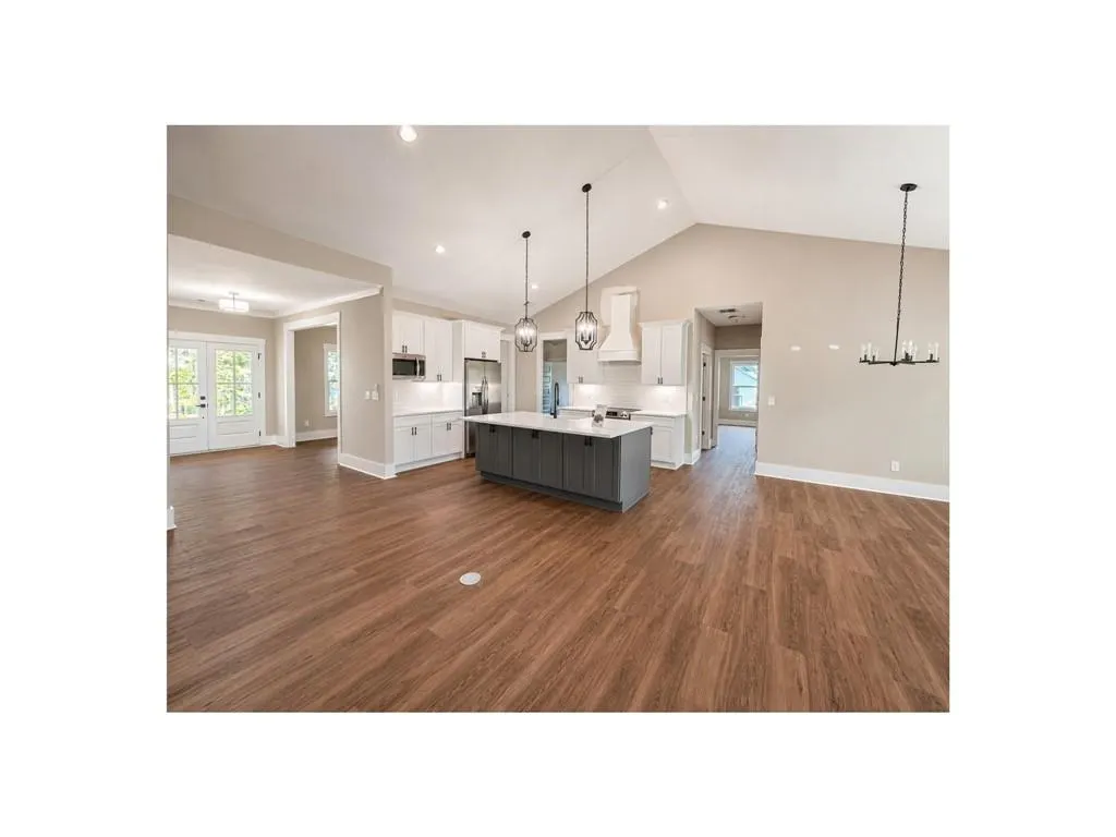 Listing Thumbnail Image 10