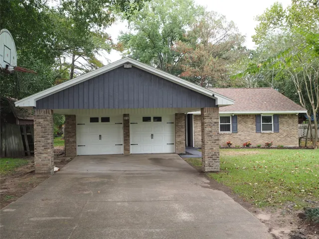 Popular Woodlakes Real Estate