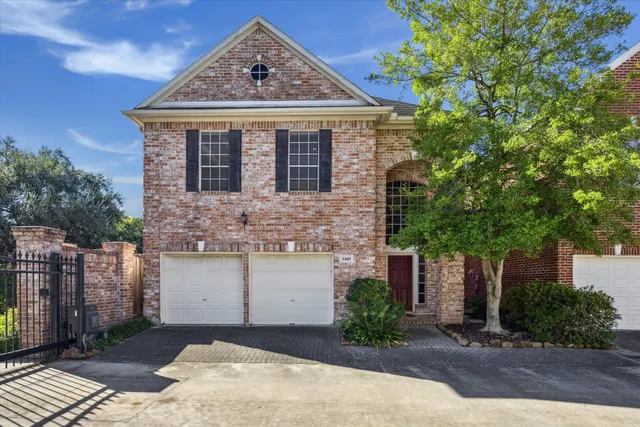 Popular Briar Grove Court Real Estate