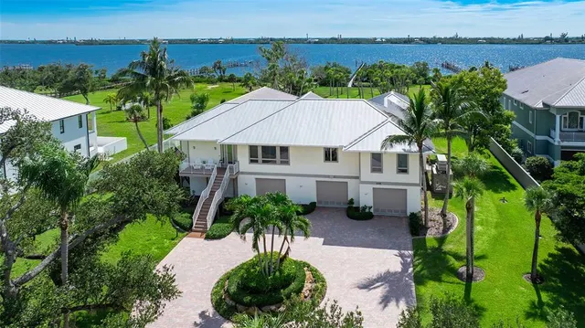 Expensive ENGLEWOOD GARDENS Real Estate
