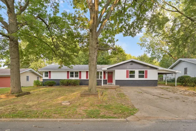 Popular Walnut Terr Real Estate