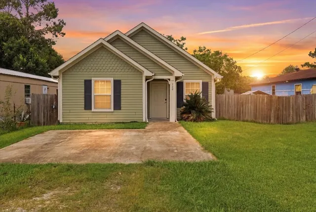 Cheap Winnie Townsite Real Estate