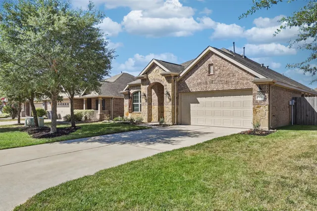 Popular Cedar Woods Real Estate
