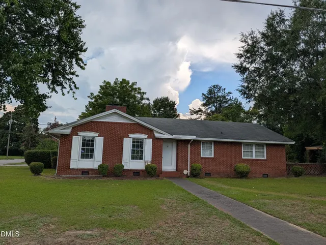 Popular Woodford Terrace Real Estate