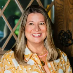 Charee McConchie Photo