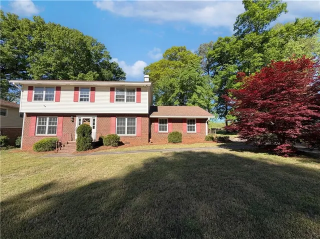 Popular CHEROKEE FOREST Real Estate