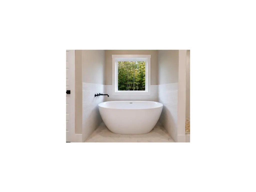Listing Thumbnail Image 8