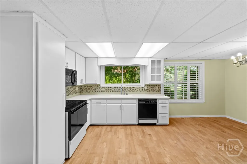 Listing Thumbnail Image 9