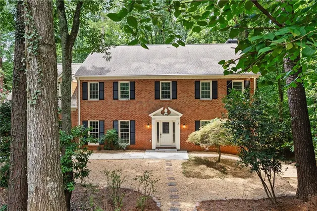 Popular Huntcliff Real Estate