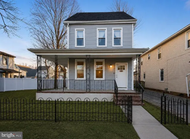 Popular Riverside Park Real Estate