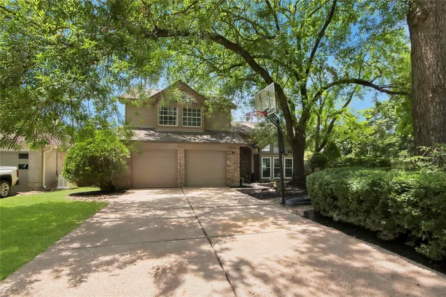 Expensive Elm Grove Village Real Estate