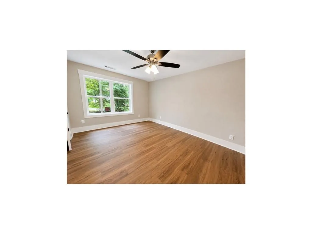 Listing Thumbnail Image 12