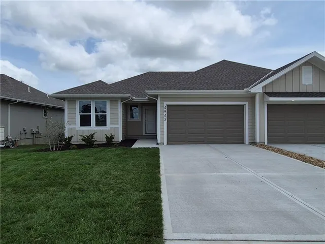 Popular Falcon Lakes Real Estate