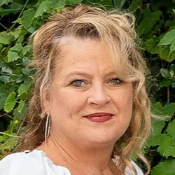 Tina Powers Photo