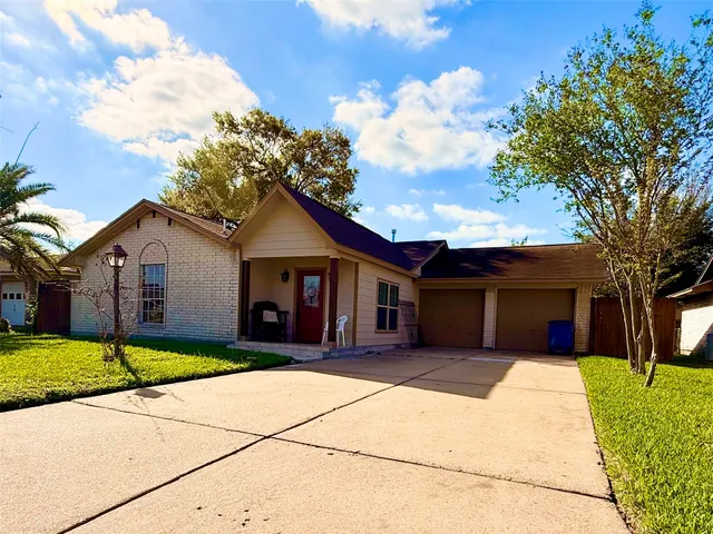 Popular Fairgreen Sec 04 Real Estate