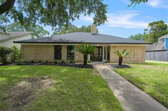 Popular Glenshire Sec 08 Real Estate