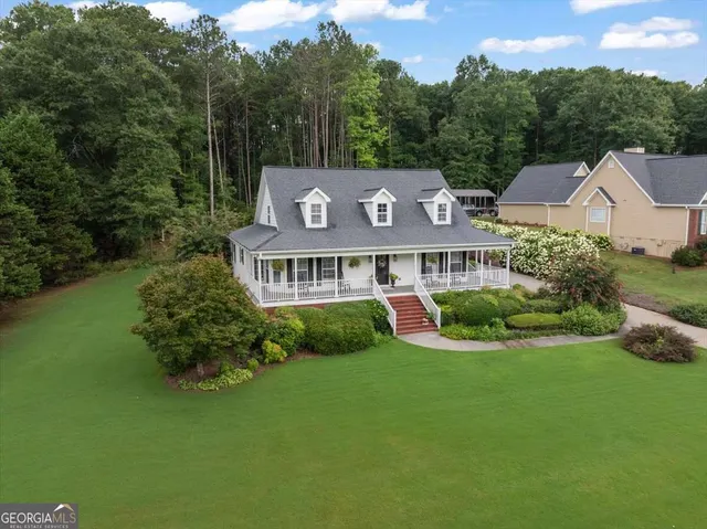 Expensive Windfield Place Real Estate