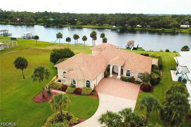 Popular CALOOSA SHORES Real Estate