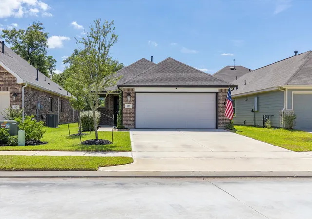 Popular Venetian Pines Real Estate