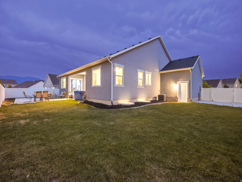 Listing Thumbnail Image 44