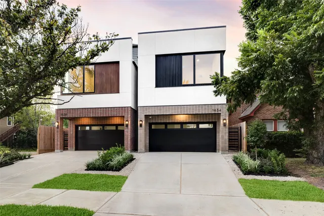 Popular CASTLE COURT LIVING Real Estate