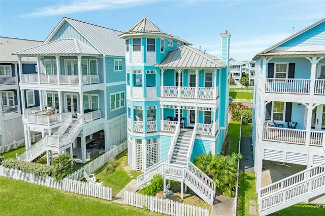 Popular Beachside Village 2004 Real Estate