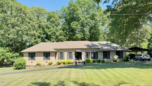 Popular Kerr Lake Country Club Real Estate