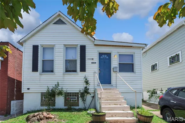 Popular Newport Heights Real Estate