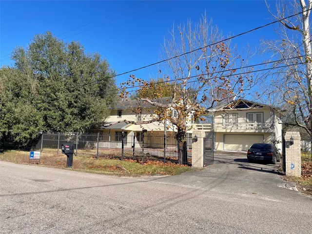 Popular Neuen Manor Real Estate