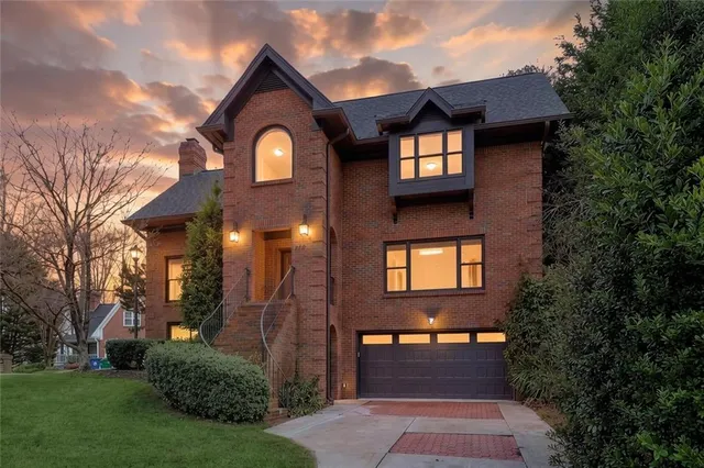 Popular KINGS COURT Real Estate